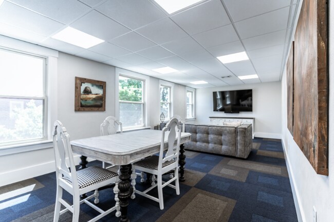 Building Photo - 101 N Rose St