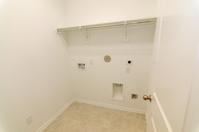 Building Photo - 18122 Glenlyon Dr