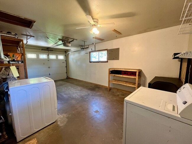 Building Photo - 3 Bedroom ranch w/ garden in the Heart of Longmont!