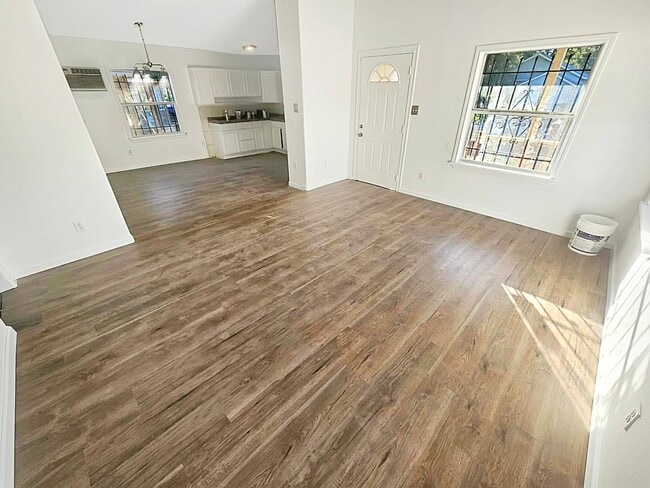 Building Photo - 11914 Kingslake Forest Dr