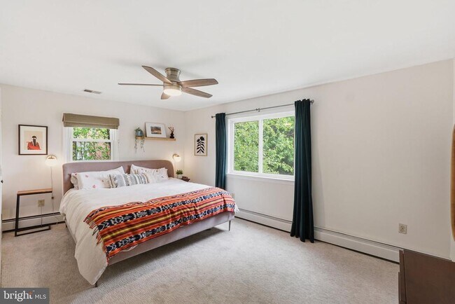 Building Photo - 8007 Wildwood Dr