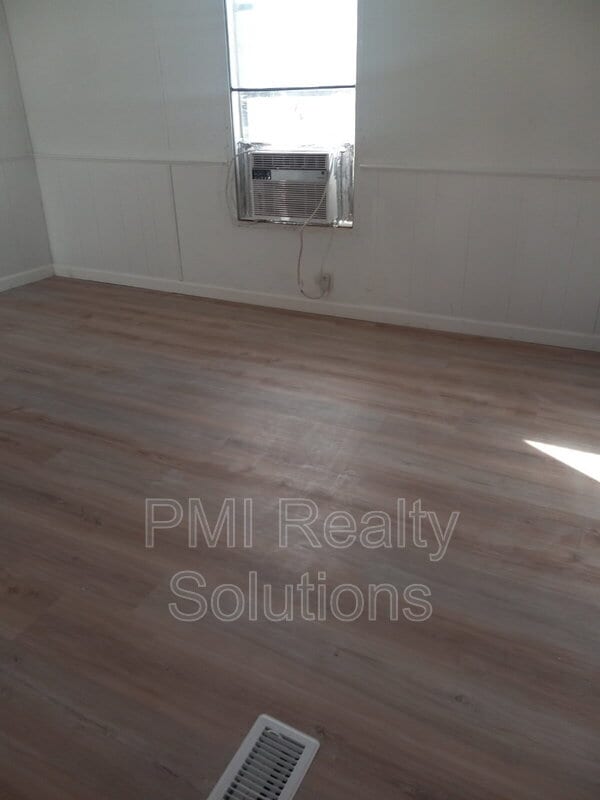 Building Photo - 310 Elberta Ave