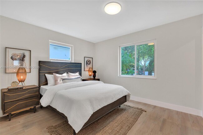 Building Photo - 1045 NE 84th St