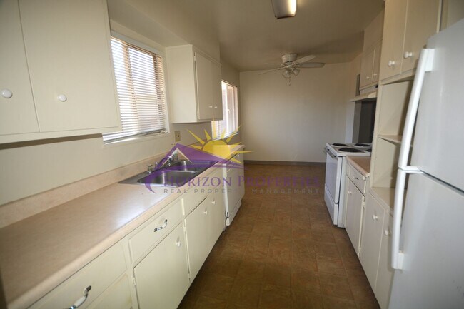 Building Photo - 2252/2254 Royale Rd