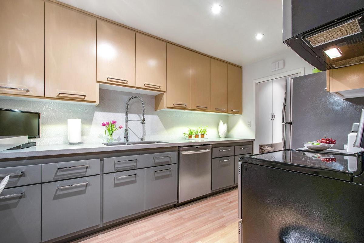 Kitchen - 8550 Holloway Dr