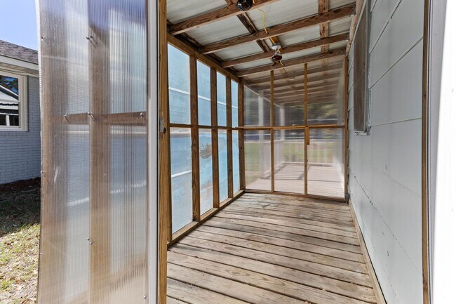 Building Photo - 1106 Bullard St