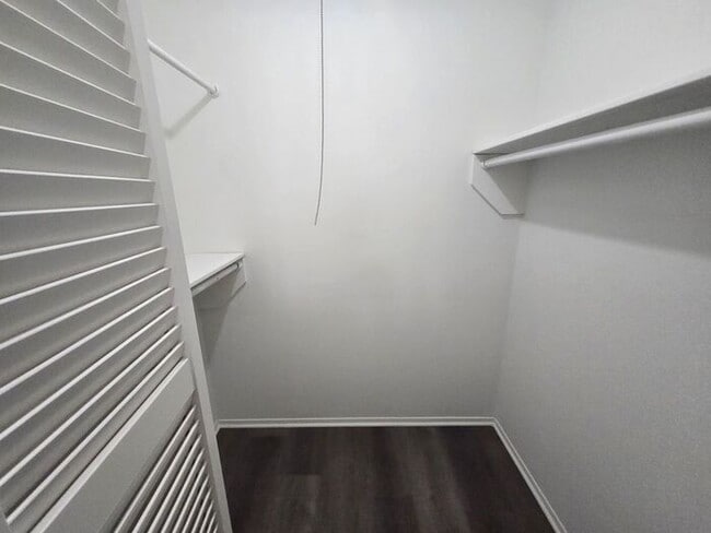 Building Photo - 3221 Dreeben Dr