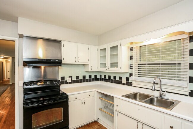 Building Photo - 7605 Kimberly Dr
