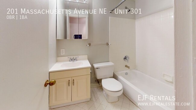 Building Photo - Capitol Hill Studio Apartment for Rent! Av...