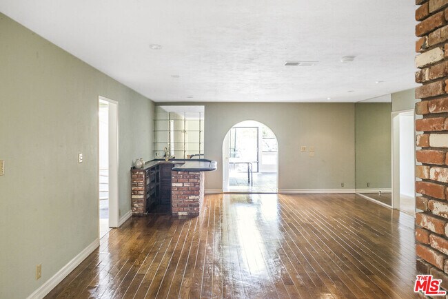 Building Photo - 8300 Regis Way