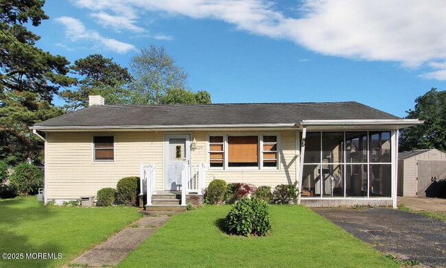 Primary Photo - 429 Seaman Ave