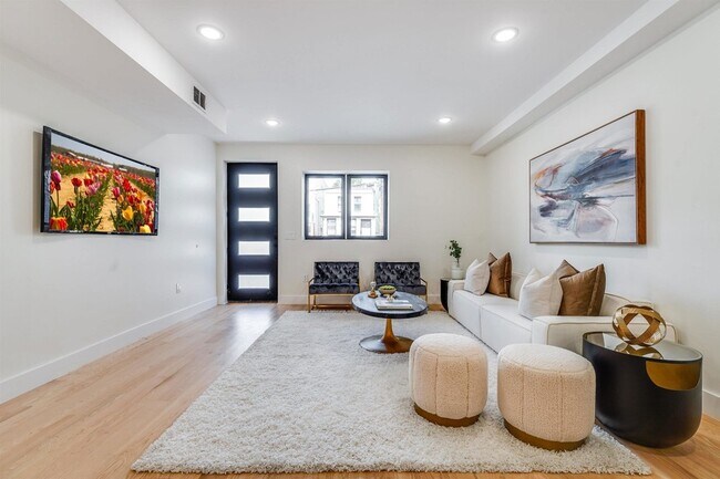 Building Photo - 95 Stegman St