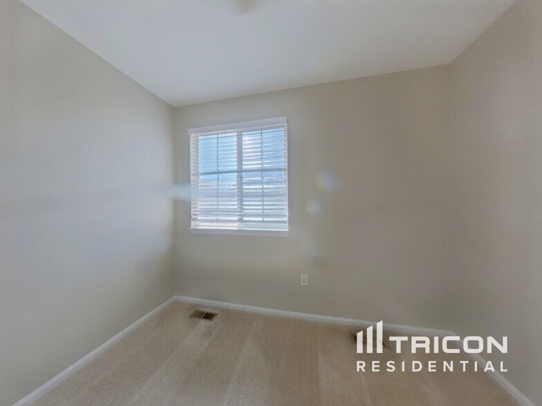 Building Photo - 6765 Lionshead Pkwy