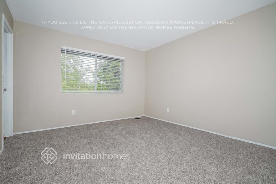 Building Photo - 7012 74th Dr NE