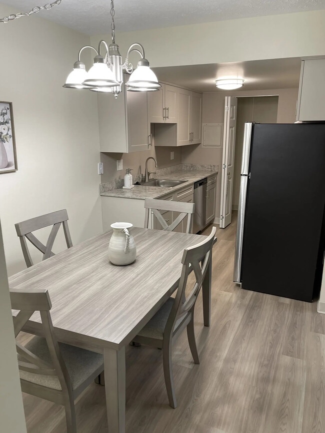 Building Photo - Deepwood North Apartments