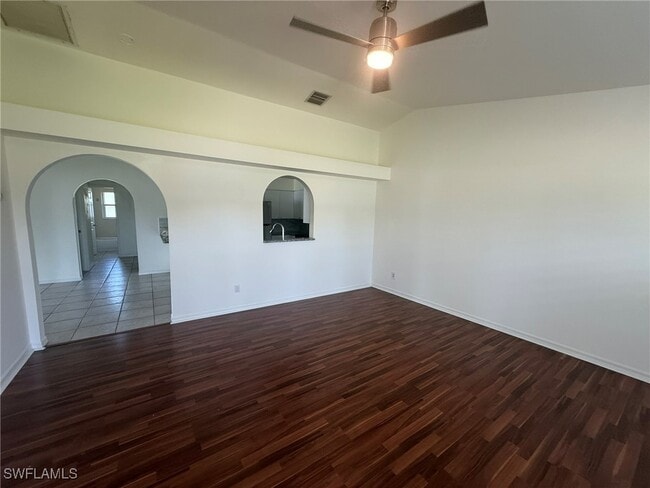 Building Photo - 4150 Tarpon Ave