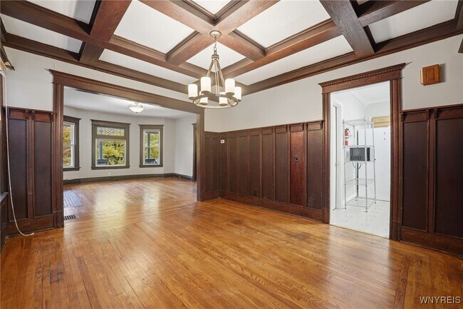 Building Photo - 830 Potomac Ave