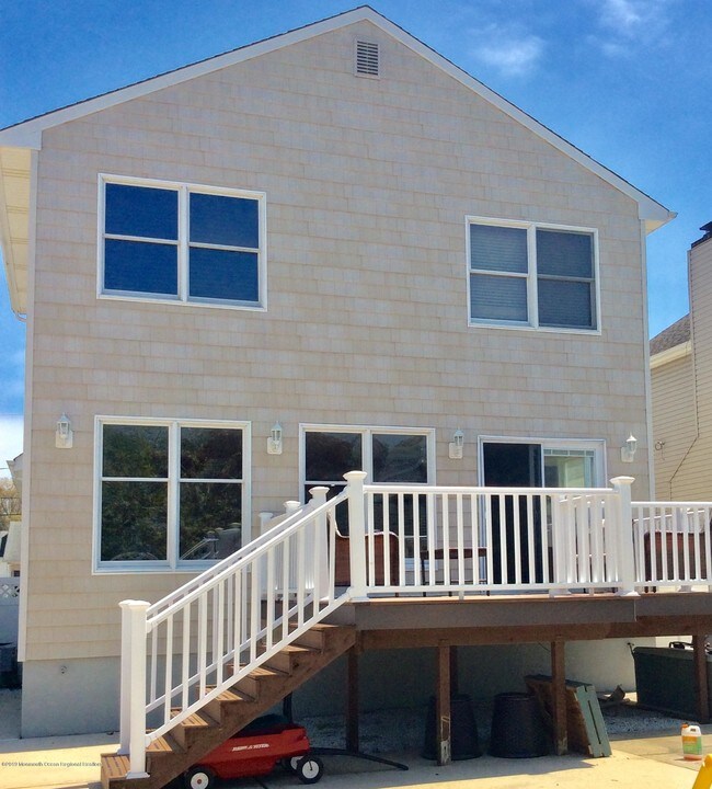 Building Photo - 1228 Oakwood Rd