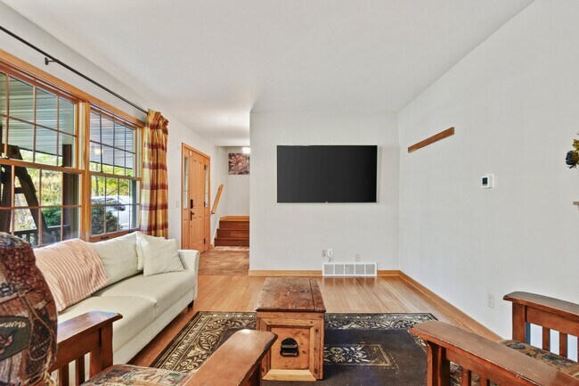 Building Photo - 1889 Paddock Pl