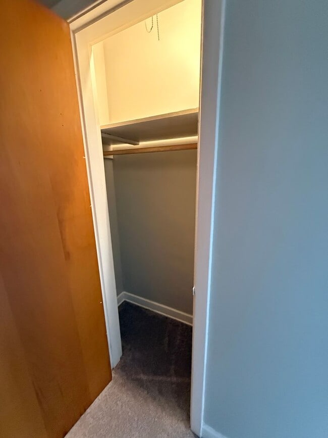 Building Photo - Great 3 bed 2 bath