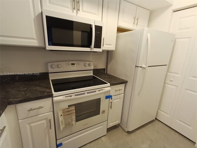 Building Photo - 777 SW 111th Way