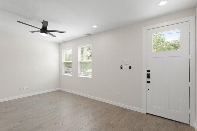 Building Photo - 5544 Shreveport Blvd