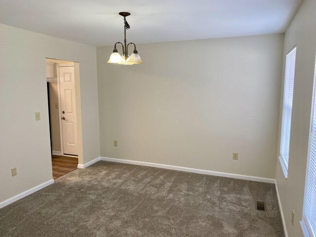 Building Photo - 1694 Jeffrey Ln