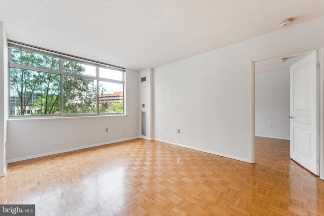 Building Photo - 7111 Woodmont Ave