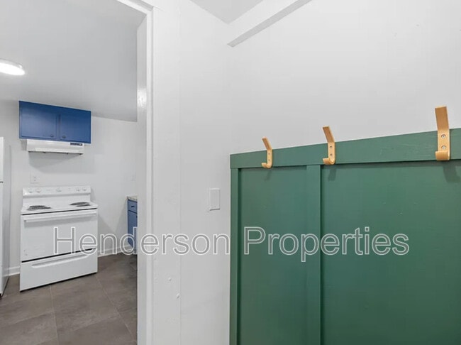 Building Photo - 532 E Iredell Ave