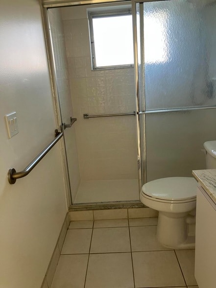 Building Photo - 2556 Dudley Dr E