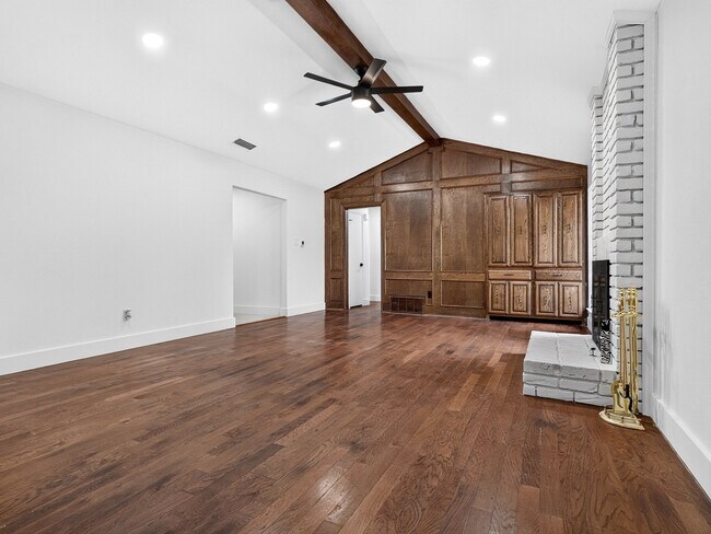 Building Photo - 1109 Wood Creek Cir