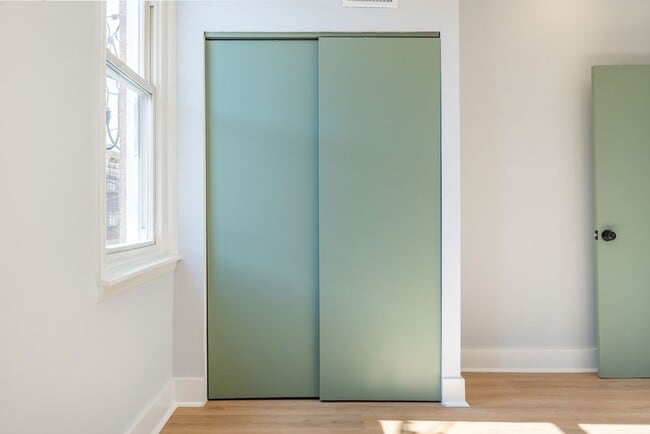 Building Photo - Newly Renovated 2-Bedroom 1-Bathroom Home in Port Richmond Available Now!