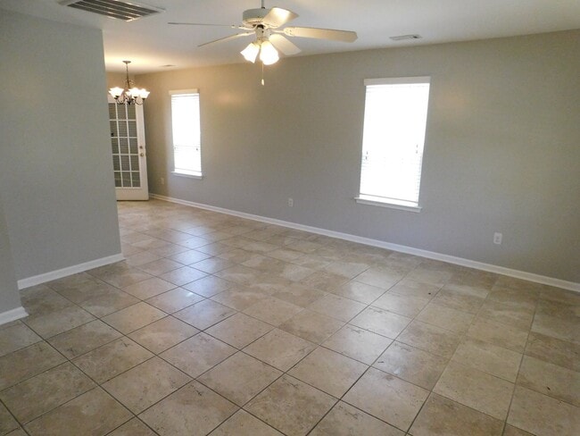 Building Photo - great 3 bed 2.5 bath master down
