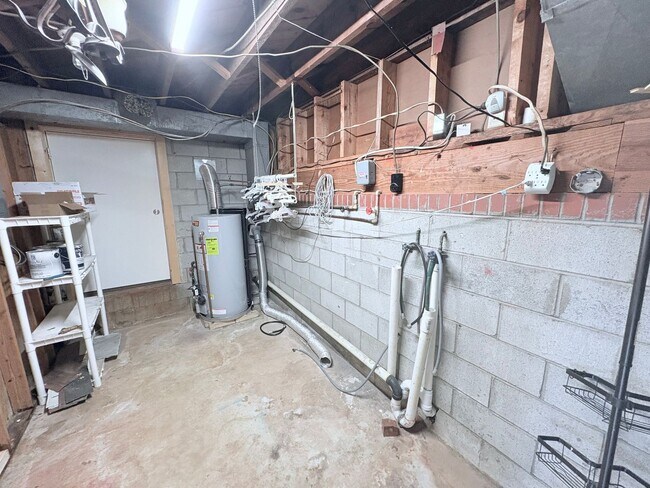 Building Photo - 207 Holly Ave