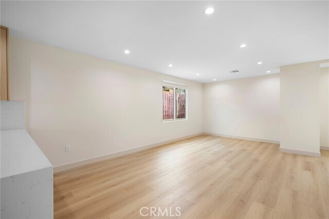 Building Photo - 918 University Ave