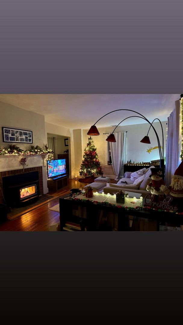 Building Photo - Riverfront home in a quiet spot, 3 acres, ...