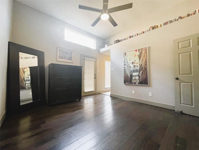 Building Photo - 9602 Top Gallant Ct