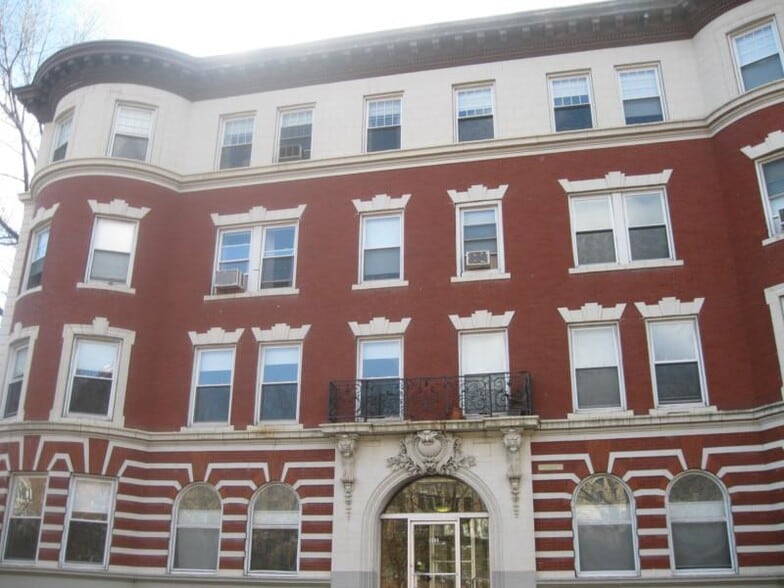 Building Photo - 1595 Beacon St
