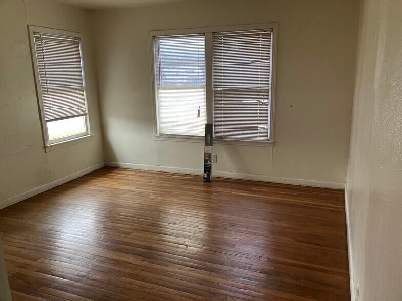 Building Photo - 600 Alexander