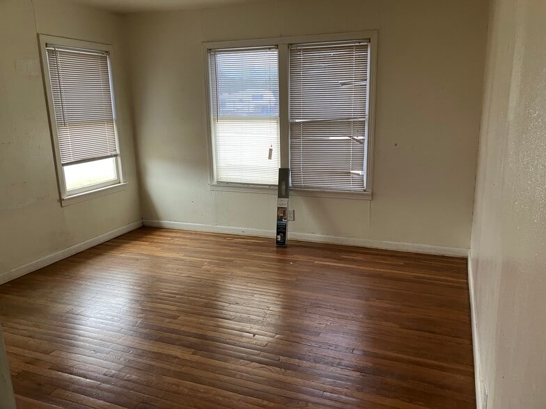 Building Photo - 600 E Alexander St