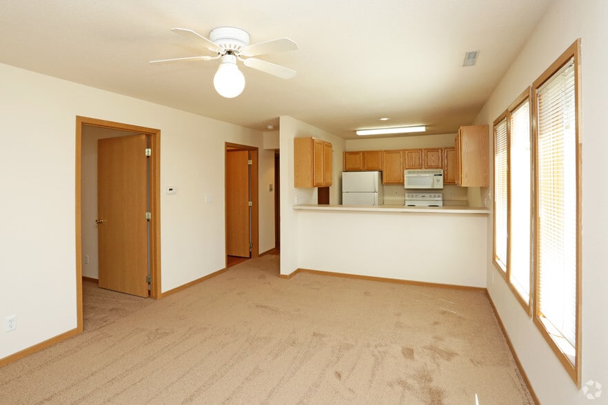 1BR, 1BA - Living Room - Aspen Village