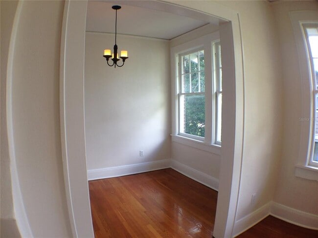 Building Photo - 823 S Oregon Ave