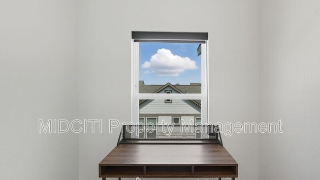 Building Photo - 2133 Hofstaat