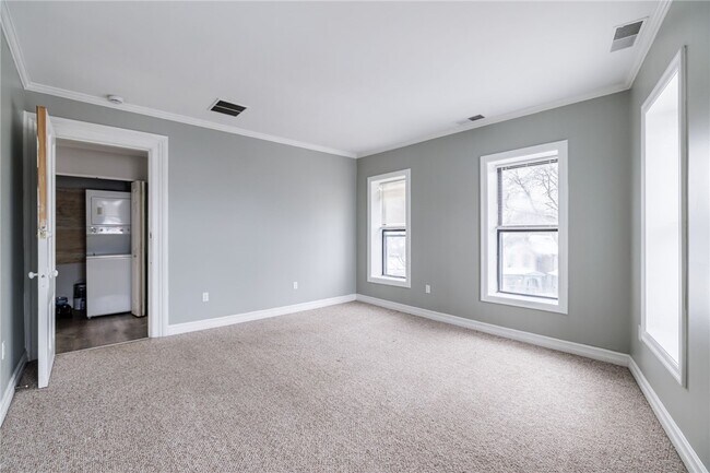 Building Photo - 186 Monroe Ave