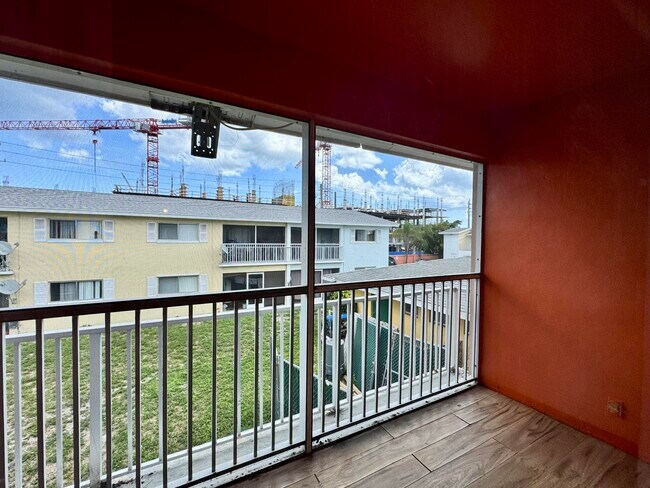 Building Photo - 1501 Crescent Cir