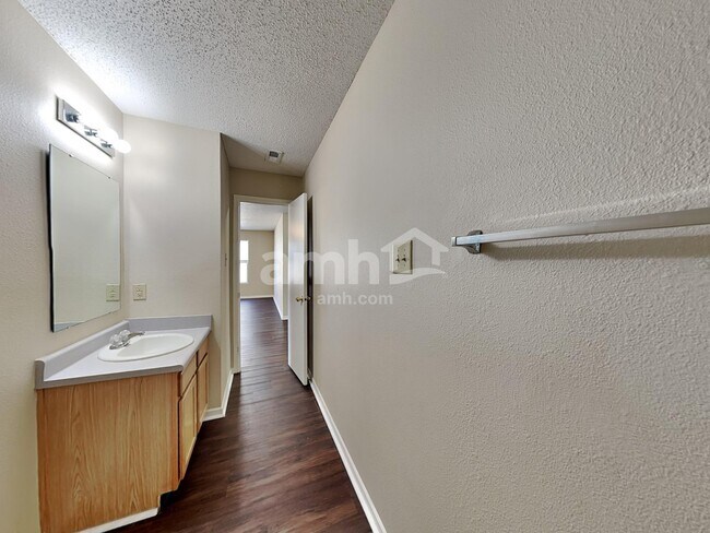 Building Photo - 1212 N Aberdeen Dr