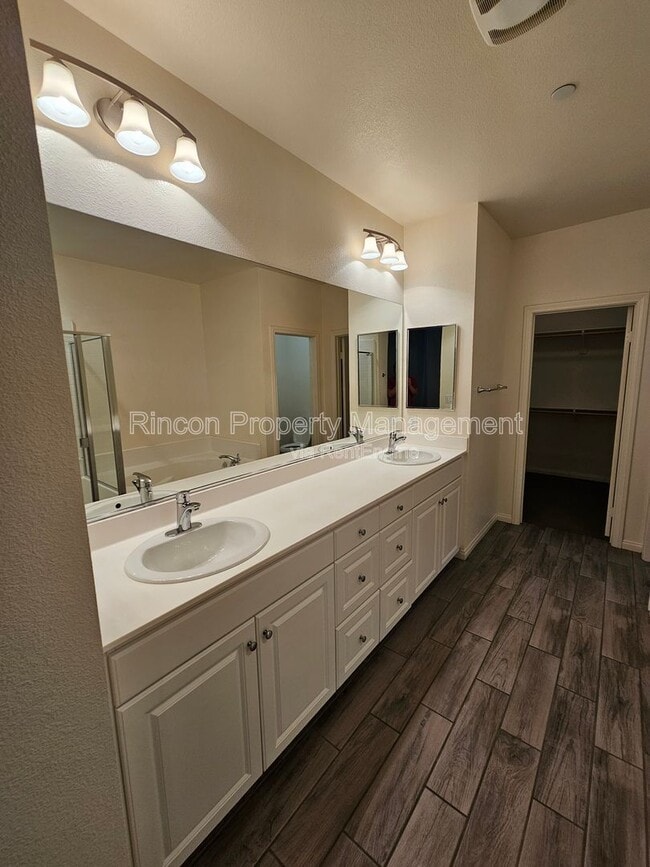 Building Photo - 2464- Blossom Ridge Ct