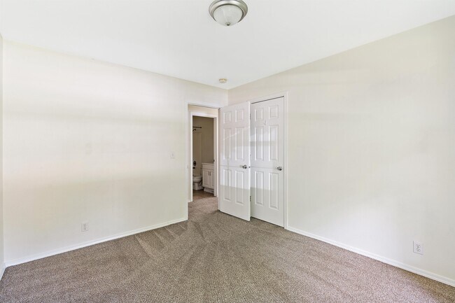 Building Photo - 1725 N Eagle Creek Way