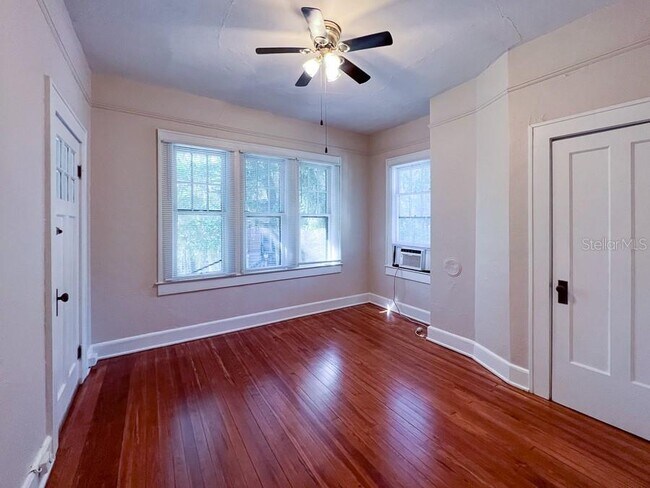 Building Photo - 318 NE 2nd Ave