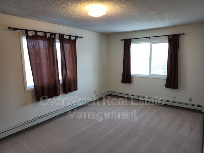 Building Photo - 1545 Northview Dr